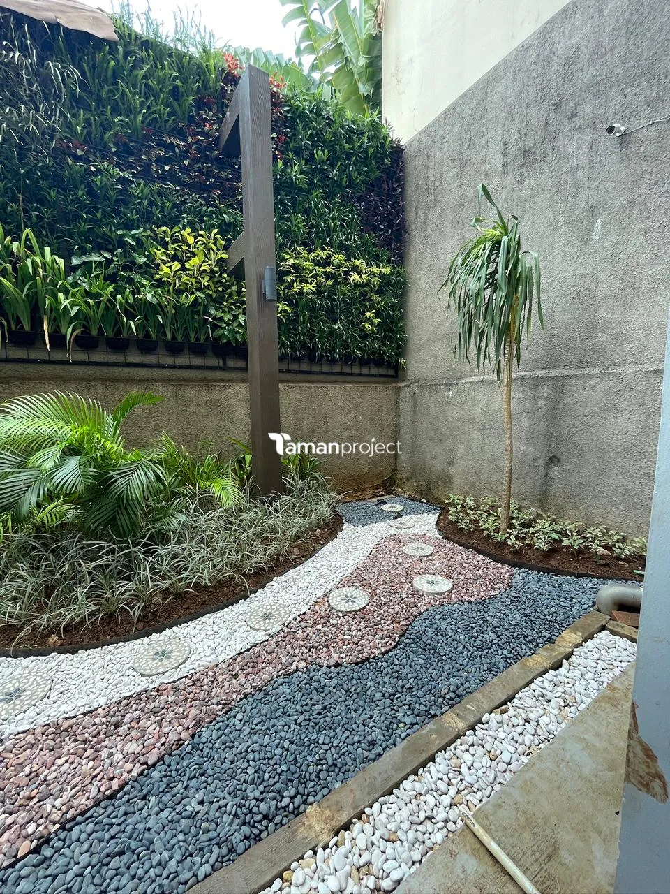 vertical garden the home srengseng